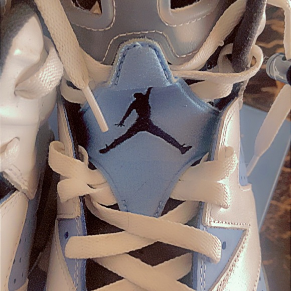 Men Air Jordan 6 Retro”UNC Home”
Size 10 - Picture 9 of 13
